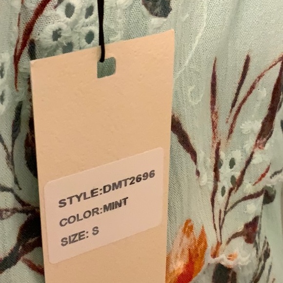 NWT Mint floral top with eyelet detailing, tie shoulders and cold shoulder - Picture 5 of 5